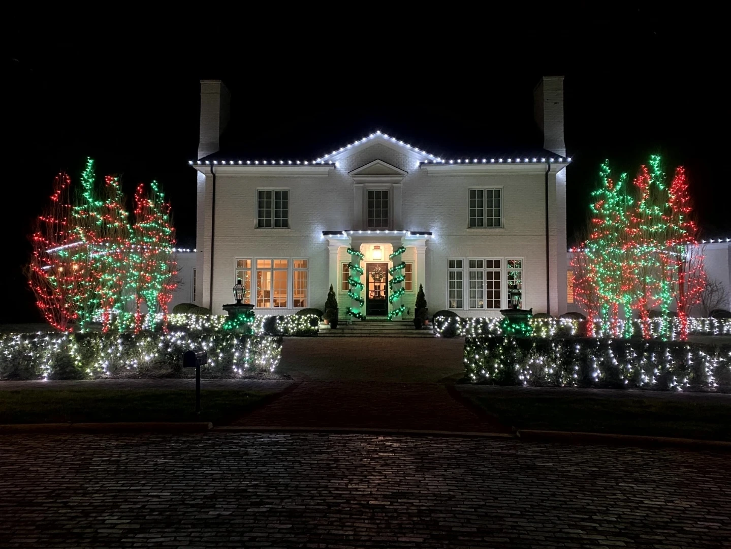 Why Schedule Holiday Light Installation with Cardinal Pressure Washing christmas-1