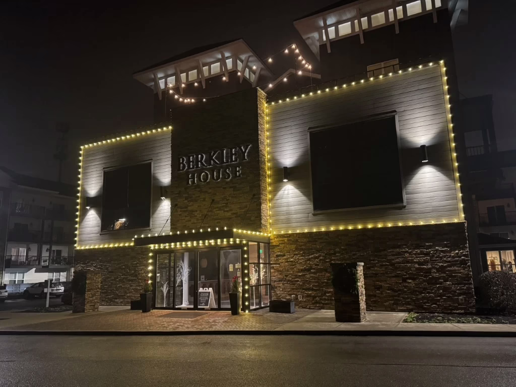 5 Benefits of Hiring Professionals for Your Commercial Holiday Light Installation Commercial Holiday Light Installation - Columbus, OH